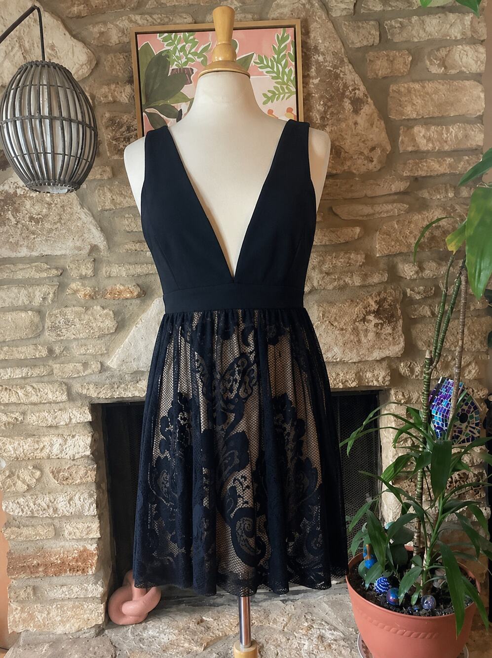 Black Nude Floral Lace Plunge Dress - Size Large 🖤